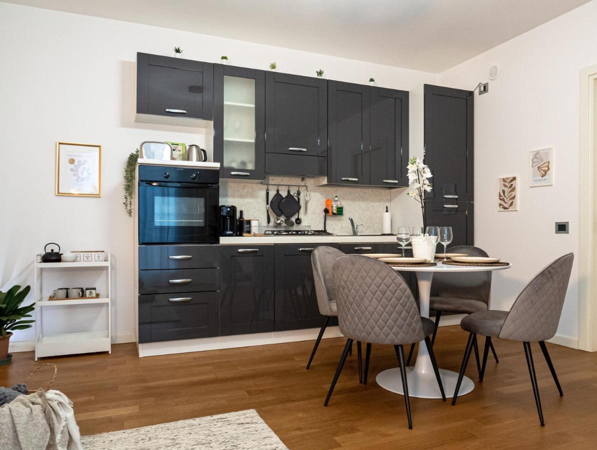 Maison Blanche: Appartamento Elegante Con Parcheggio Privato مانتوفا المظهر الخارجي الصورة