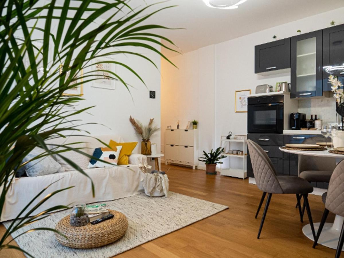 Maison Blanche: Appartamento Elegante Con Parcheggio Privato مانتوفا المظهر الخارجي الصورة