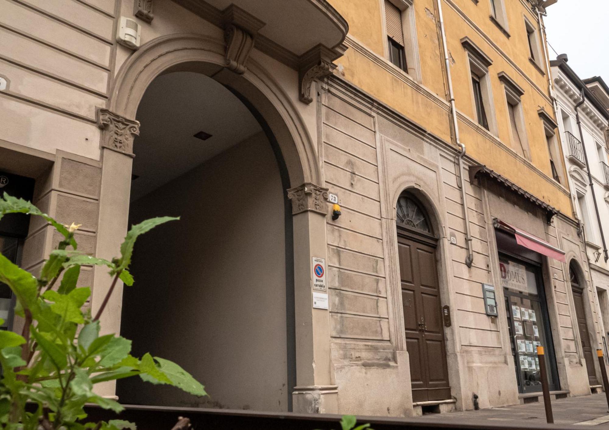 Maison Blanche: Appartamento Elegante Con Parcheggio Privato مانتوفا المظهر الخارجي الصورة